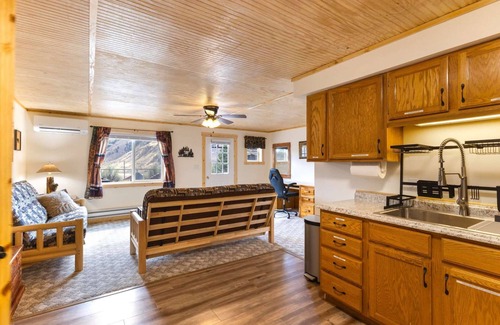 Gardiner Casa | 2 bedroom with hot tub near Yellowstone