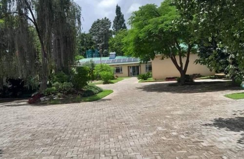 Harare Apartamento | 2 bedroomed apartment with en-suite and kitchenette - 2068