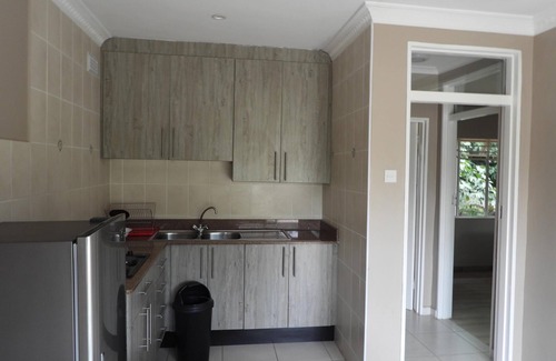 Harare Apartamento | 2 bedroomed apartment with en-suite and kitchenette - 2069
