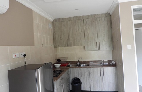 Harare Apartamento | 2 bedroomed apartment with en-suite and kitchenette - 2069