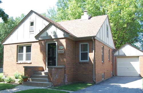 Mason City Casa | 2 bedrooms, 2 bath, fenced in yard and a single stall garage.