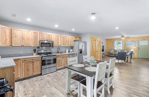 Ten Mile Condominio | 2 bedrooms, 2 baths, 1000 sq ft lodge close to the lake.