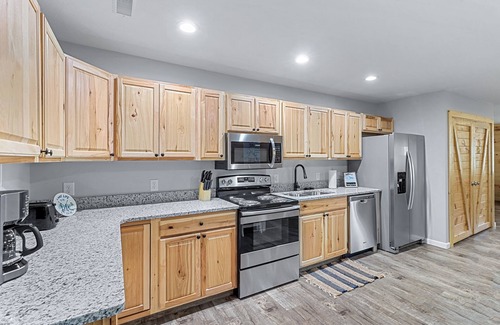 Ten Mile Condominio | 2 bedrooms, 2 baths, 1000 sq ft lodge close to the lake.