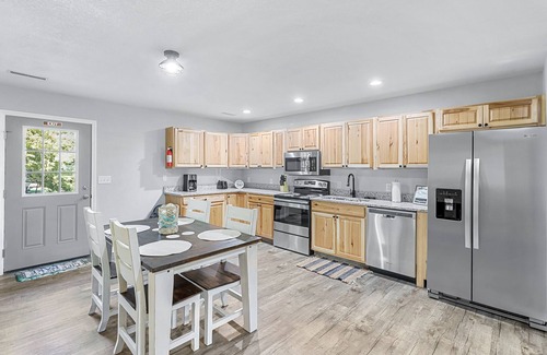 Ten Mile Condominio | 2 bedrooms, 2 baths, 1000 sq ft lodge close to the lake.
