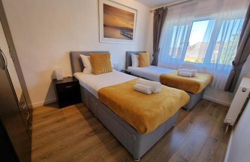 Stanwell Apartamento | 2 Bedrooms - 3 Beds - Free Parking - 168