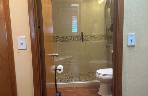 Des Moines Casa | 2-Bedrooms-4PAX-Helen’s Garden House🏡 Minutes from airport@Des Moines-Seattle,WA