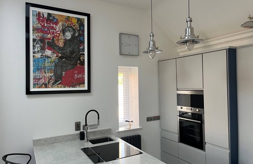 Buncrana Cabaña | 2 Bedrooms - 5 Guests - Fireplace - Near Beach