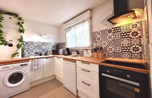 Costieres Apartamento | Le 14, 2 bedrooms, A/C, comfort, near highways