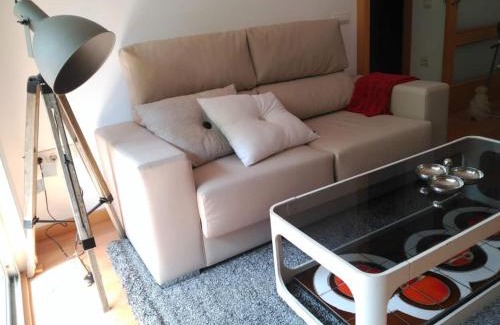Sant Adria de Besos Apartamento | 2 BEDROOMS and 2 BATHROOMS FOR 5 PAX, SWIMMING POOL, FREE PARKING and NEAR THE BEACH!