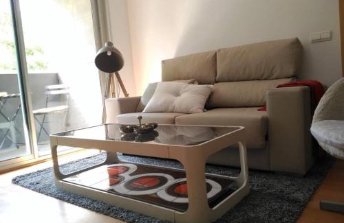Sant Adria de Besos Apartamento | 2 BEDROOMS and 2 BATHROOMS FOR 5 PAX, SWIMMING POOL, FREE PARKING and NEAR THE BEACH!