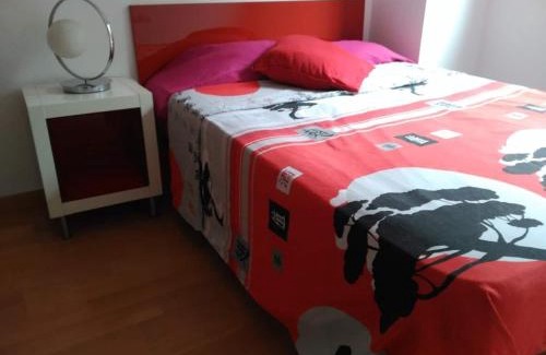 Sant Adria de Besos Apartamento | 2 BEDROOMS and 2 BATHROOMS FOR 5 PAX, SWIMMING POOL, FREE PARKING and NEAR THE BEACH!