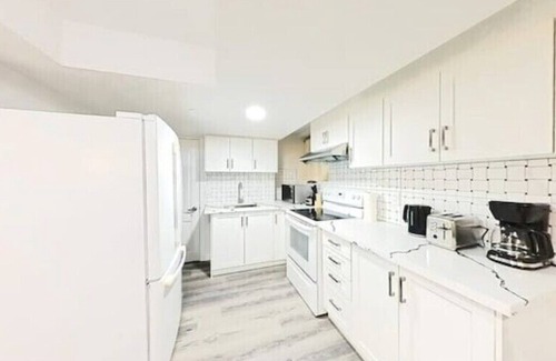 East Credit Casa | 2 bedrooms apt 15 minutes toToronto airport