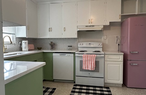 Whitfield Casa | 2 Bedrooms, Bay WaterViews, Beaches, shops, Marina, fishing, all near by