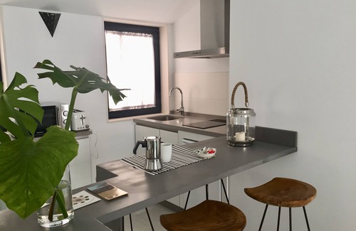 La Catedral Apartamento | Piso de lujo de 1 dormitorio con balcones en una casa típica del barrio judío