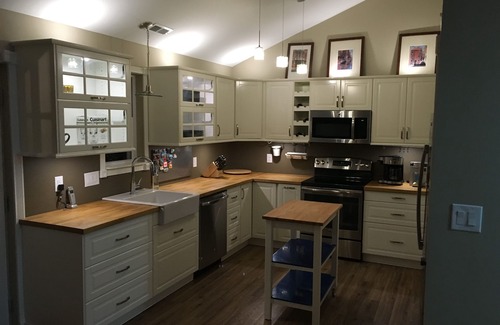 Cherokee Triangle Casa | Hermosa casa de carruajes completamente nueva de 2 BD Highlands por Bardstown Rd