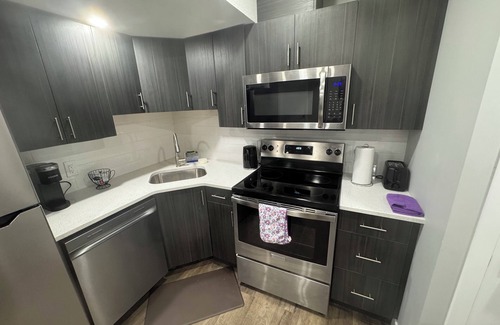 Saskatchewan Casa | 2-Bedrooms | On site Parking | near YQR Airport
