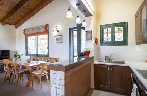 Megalo Metochi Villa | 2 bedrooms+studio, ideal for kids, 36m² pool, 2.500m² garden, 2,5km from town