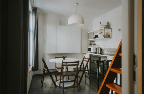 Feronstree et Hors-Chateau Casa | 2 bedrooms triplex in historic heart of Liege