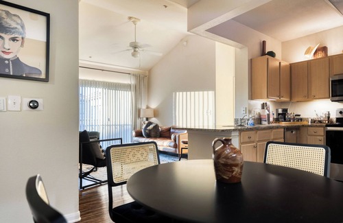 West Congress Condominio | 2 Beds - 1 Bath - Pools - HotTub - GYM - Pet friendly - Serene Environment