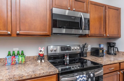 Richmond Condominio | 2 Beds/2 Full Baths, Fenced Yard, 1 Car Garage, One Level, Pets Welcomed!