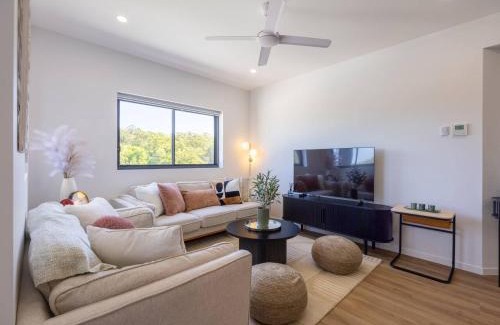 Mount Gravatt Casa | 2 Beds Apt Walk to Shops and Trails 12 Mins to CBD