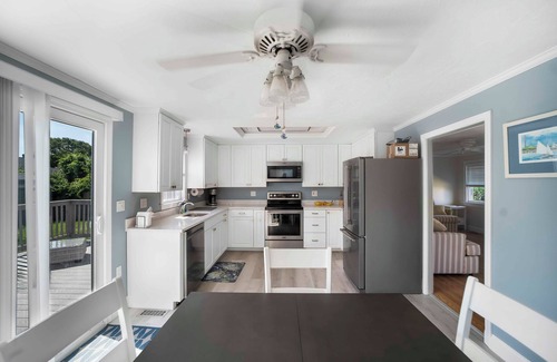 West Yarmouth Cabaña | 2 Beds Walk to Baxter Beach