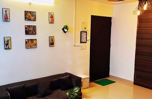 Sigra Apartamento | 2 Bhk Apartment with Kitchen, 15 Mins From Kashi Vishwanath Temple & Ghats.