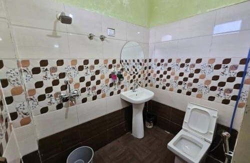 Alambagh Apartamento | 2 BHK in Krishna Nagar Lucknow LKO202R