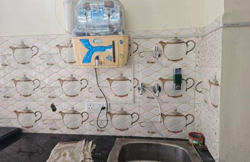 Alambagh Apartamento | 2 BHK in Krishna Nagar Lucknow LKO202R