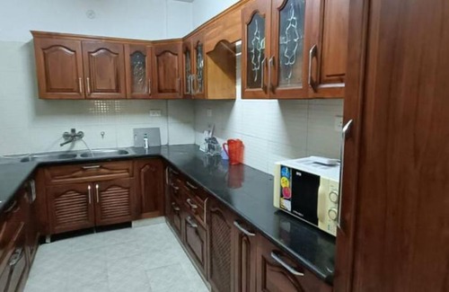 Auli Apartamento | 2 BHK In VIP Area, Hazrat Ganj, Lucknow