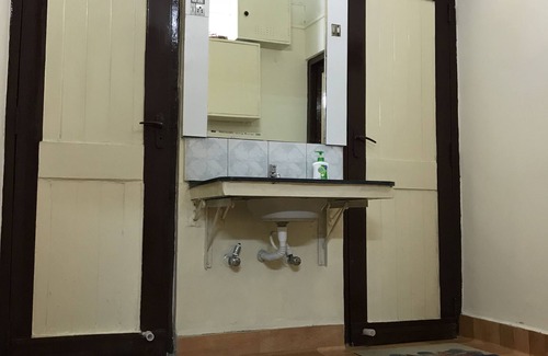 Narveer Tanaji Wadi Apartamento | 2 BHK, dos habitaciones privadas de AC en un apartamento en Central Pune