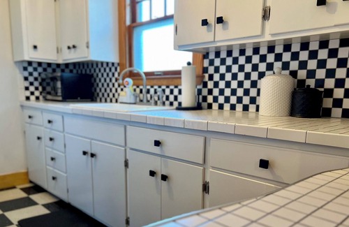 Greater Auburndale Casa | 2 blocks from local hospitals! Monthly rental perfect for medical professionals