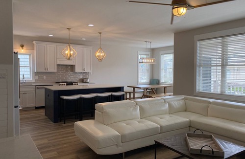 South End Condominio | 2 Blocks from the beach! Sleeps 10! Book today!
