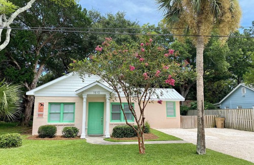Savannah Beach Casa | ⚡2 Blocks from Tybee Pier & Pavilion ⚡