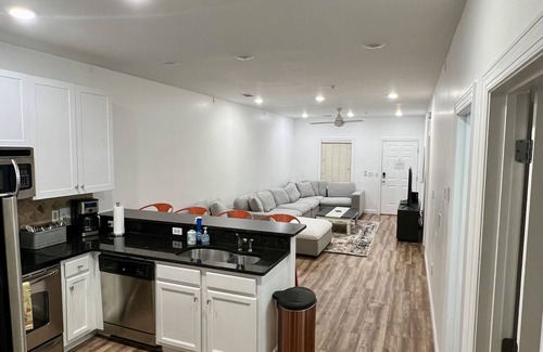 Auburn Condominio | 2 blocks to AU business school/ Toomer's Corner- 2 Bd/2 Ba renovated 2023