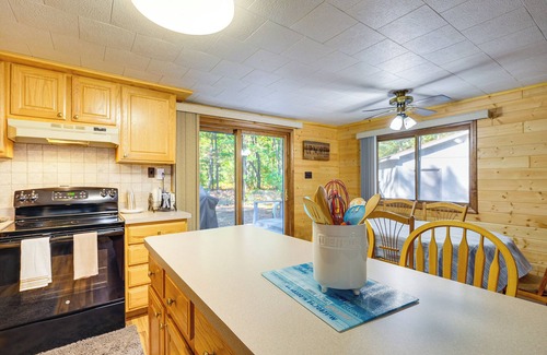 Higgins Lake Cabaña | 2 Blocks to Boat Ramp: Higgins Lake House w/ Grill