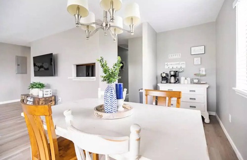 Tallahassee Casa | 2 blocks to FSU,Campus tours/visits,King bed,Gated community w/2 pools,Free park