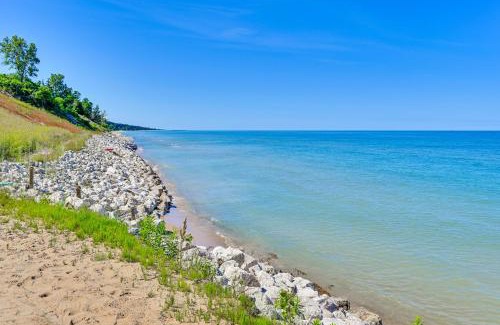 Miami Park Apartamento | 2 Blocks to Lake Michigan Sleek Couples Retreat!