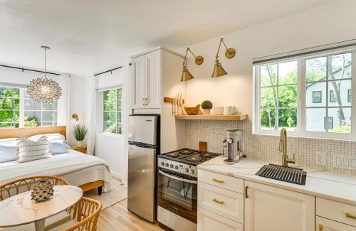Miami Park Apartamento | 2 Blocks to Lake Michigan Sleek Couples Retreat!