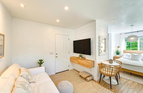 Miami Park Apartamento | 2 Blocks to Lake Michigan Sleek Couples Retreat!