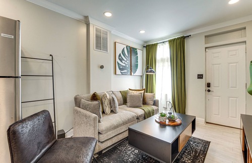 Canton Casa | 2 Blocks to Patterson Park: Urban Stay Near Eats