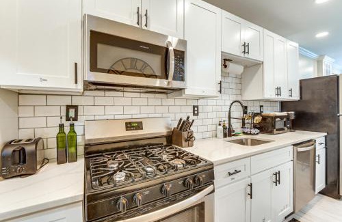 Canton Casa | 2 Blocks to Patterson Park Urban Stay Near Eats
