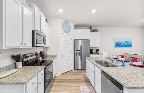 Port St. Joe Casa | 2 Blocks to the Beach | Golf Cart Pools Bikes Family-Friendly