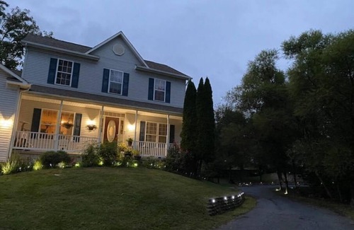 Columbia Casa | 2 BR/1.5 Bath Basement, Private Entrance & Parking