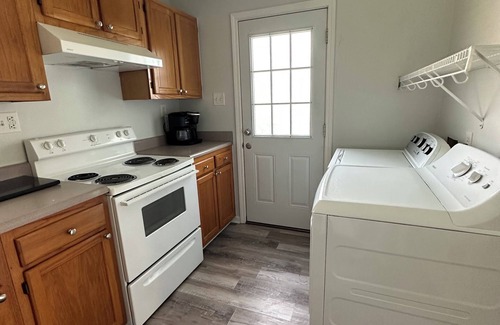 Murrells Inlet Apartamento | 2 BR 1 BA Near Marshwalk, pet friendly, NO stairs!