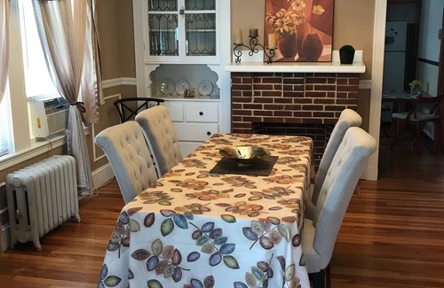 Brook Farm Apartamento | 2 dormitorios, 1 baño, capacidad para 4 +, amueblado y espacioso apartamento. en el tranquilo suburbio de Boston