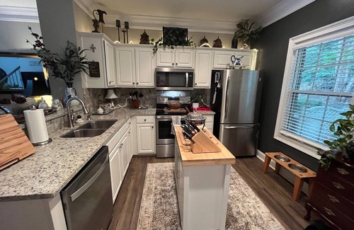 Athens Condominio | 2 BR/ 2.5 BA Condo in the Highlands at Woodlake..