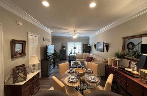 Athens Condominio | 2 BR/ 2.5 BA Condo in the Highlands at Woodlake..