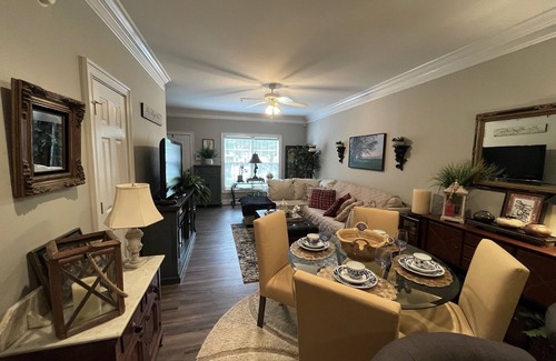 Athens Condominio | 2 BR/ 2.5 BA Condo in the Highlands at Woodlake..