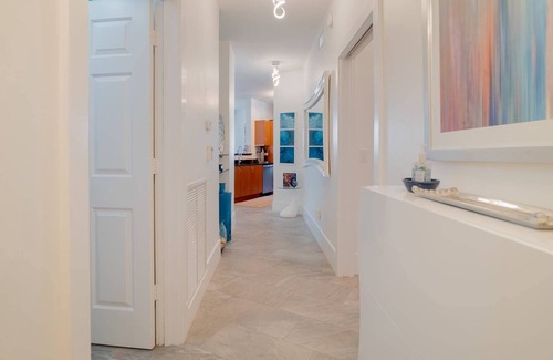 East Ocean Ave Condominio | 2 BR / 2 BA Condo with Beautiful Pool, Marina